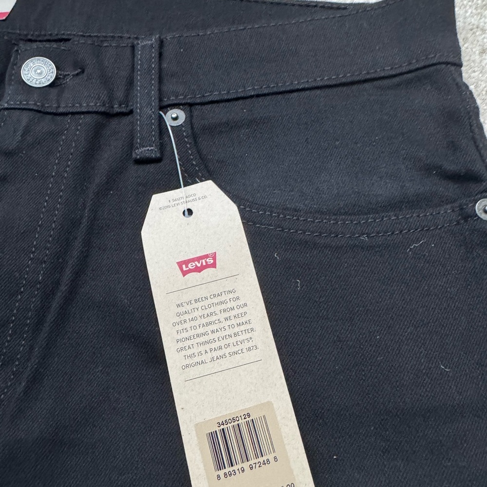 Levi's Men's Brand NEW Black Jean Shorts - Picture 2 of 6